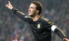 米兰APP下载-勇士鏖战上海队，克莱带队取胜，一场跨越文化的篮球对话