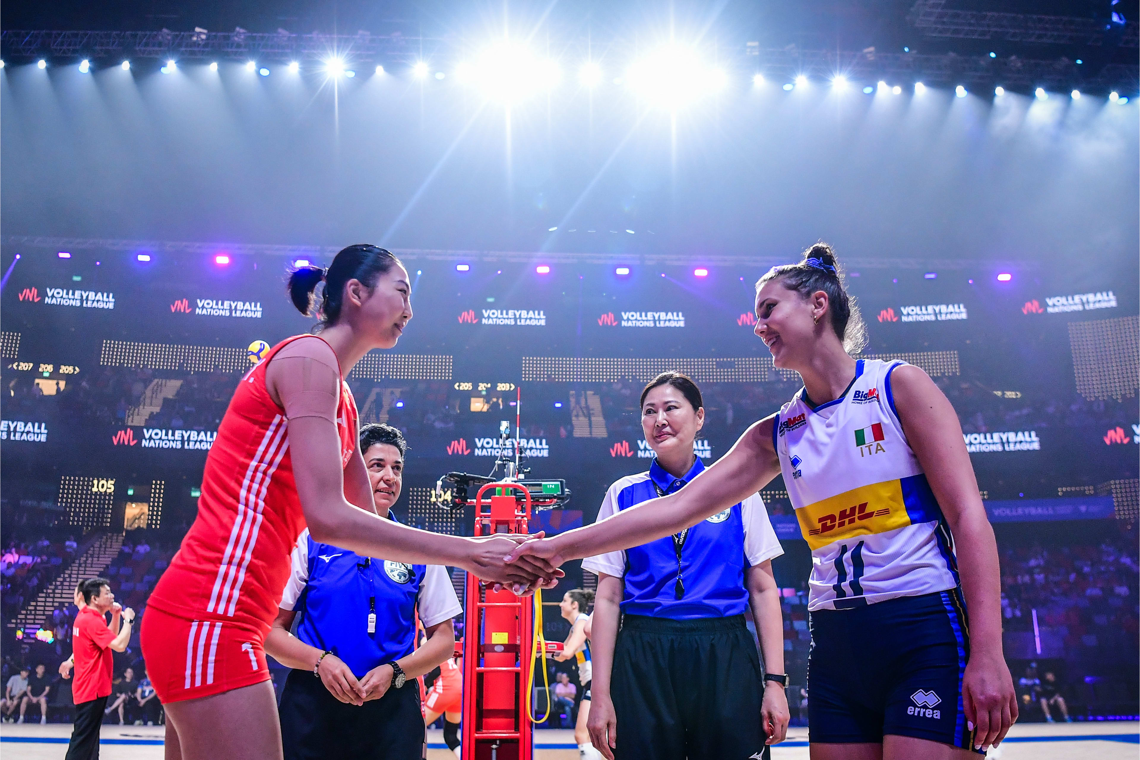 包含大联盟女球员实力雄厚备战下一场比赛的词条