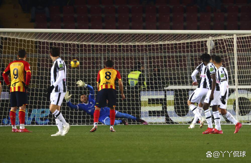 包含萨索洛主场不敌乌迪内斯，遭遇困境的词条