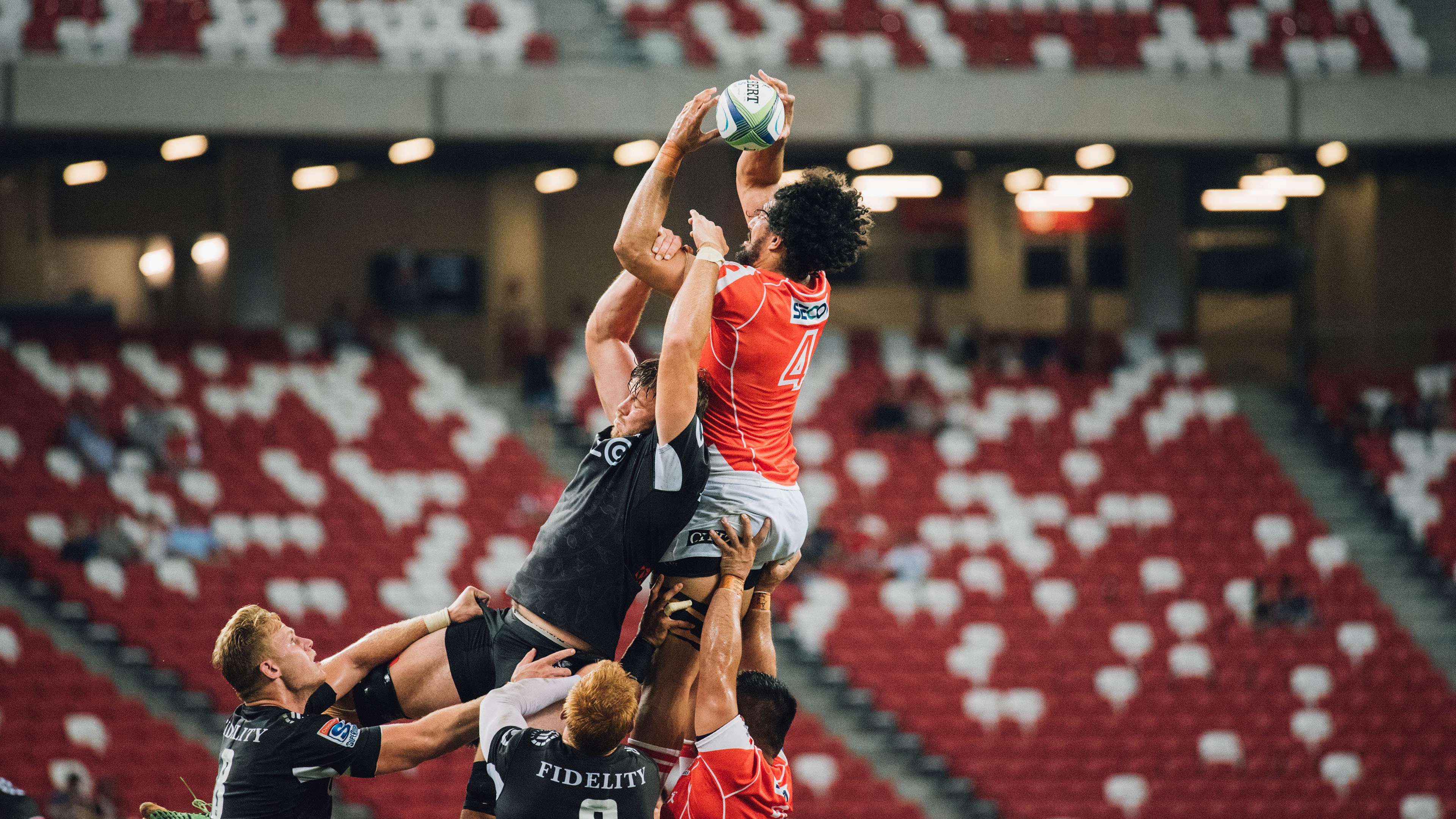 赛道上的单节爆发,F1街道赛焦点战与秘利之战的奇妙共鸣