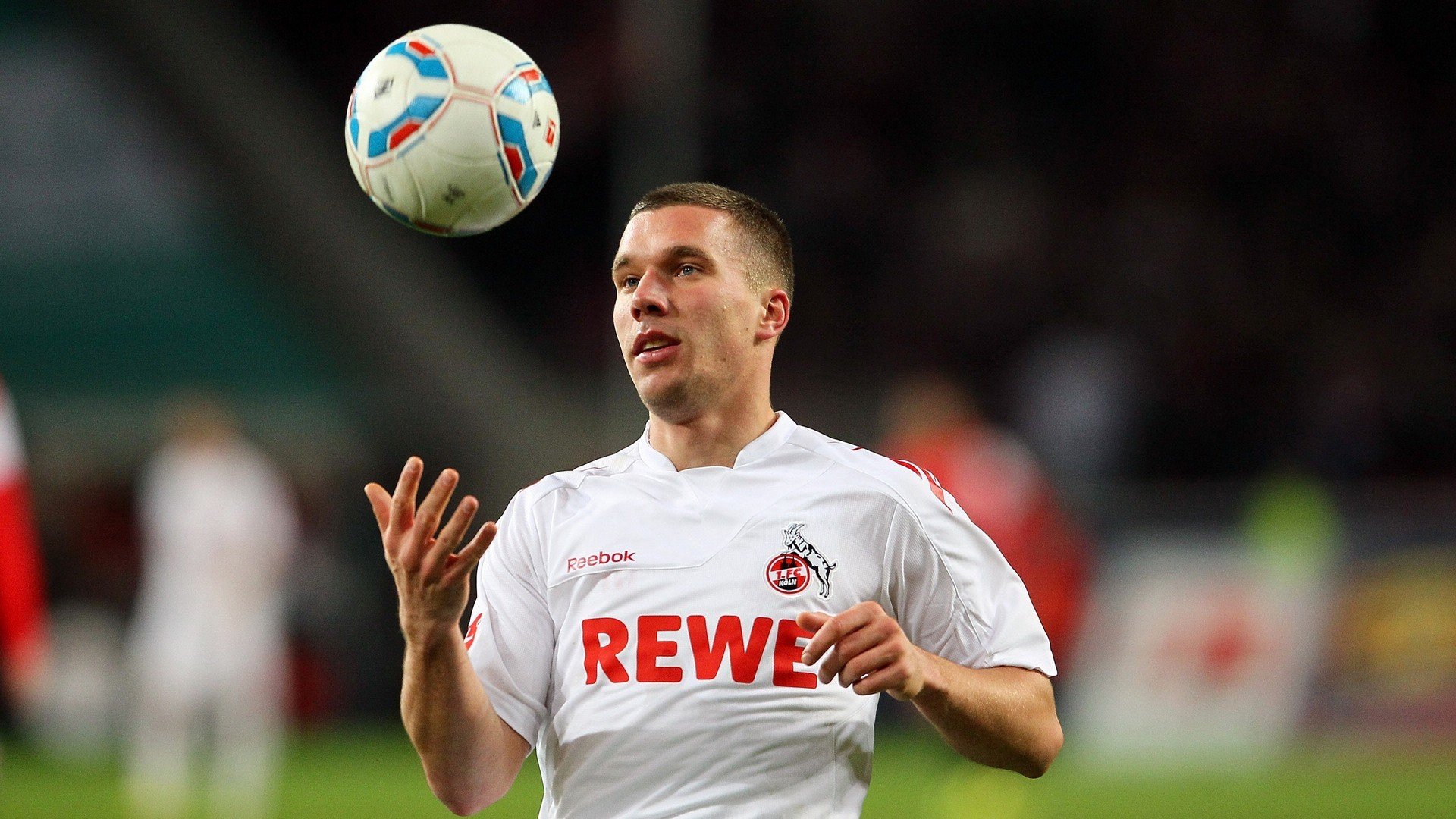 赛道与球场，当F1新赛季揭幕战之夜遇见杰伦格林的关键回合