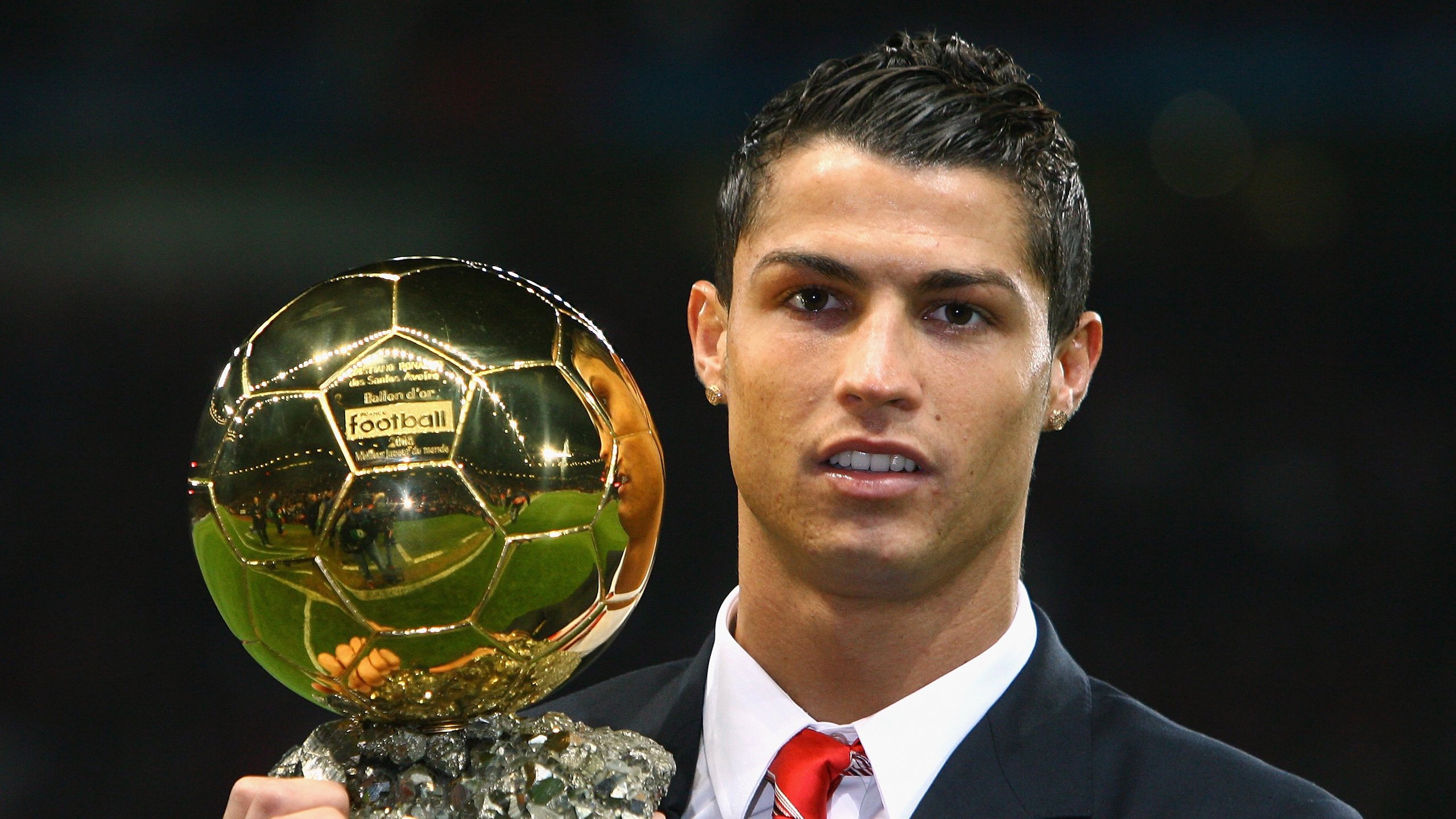 双城记,英超争冠硝烟起,步行者跨洋斩山西—体育世界的平行战场