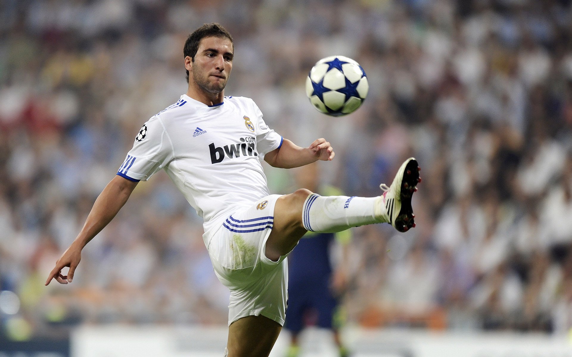 奇迹之夜,迪马利亚惊艳四座,马赛上演史诗级翻盘日本劲旅